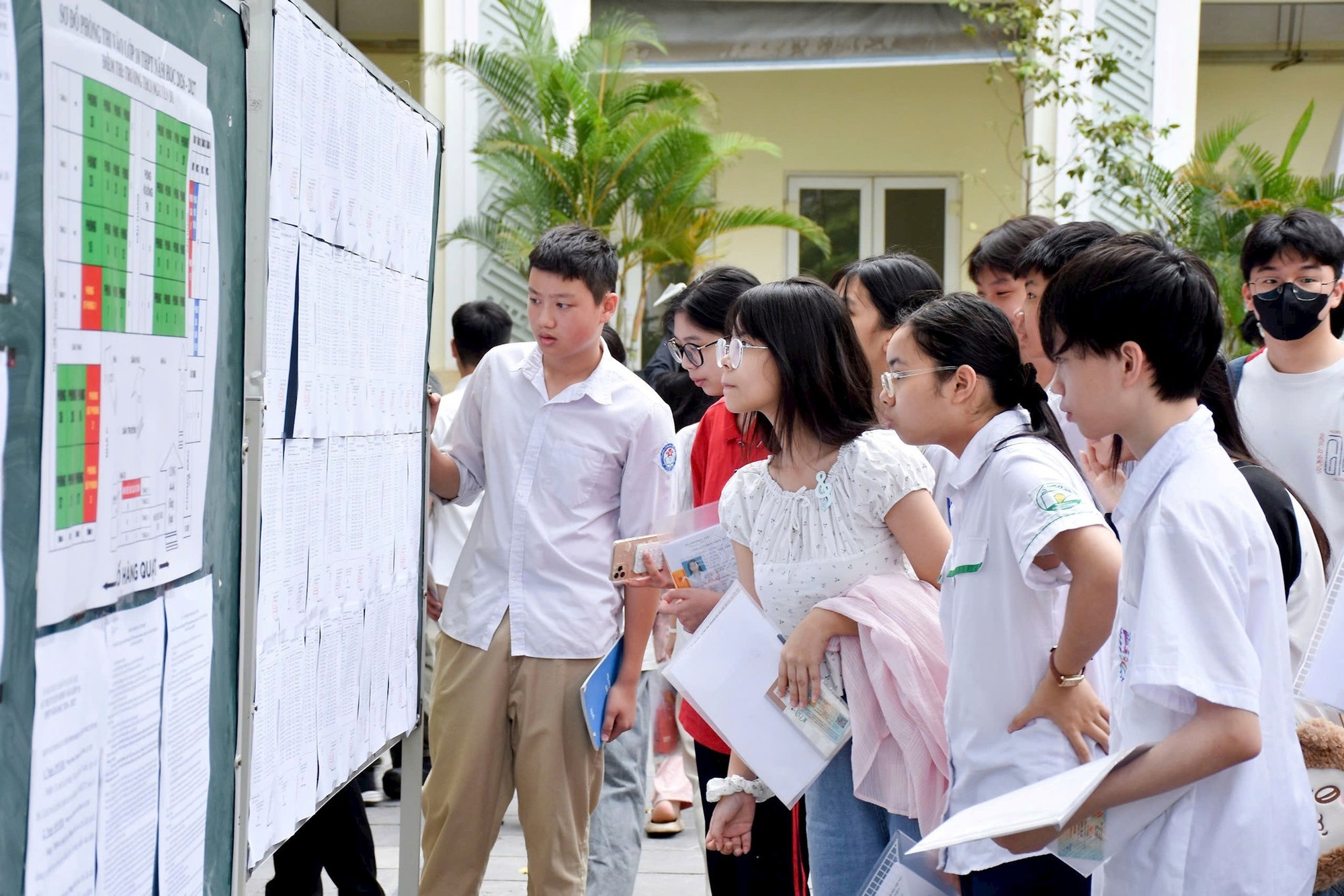 Sát điểm chuẩn, nhiều thí sinh Hà Nội chờ kết quả phúc khảo